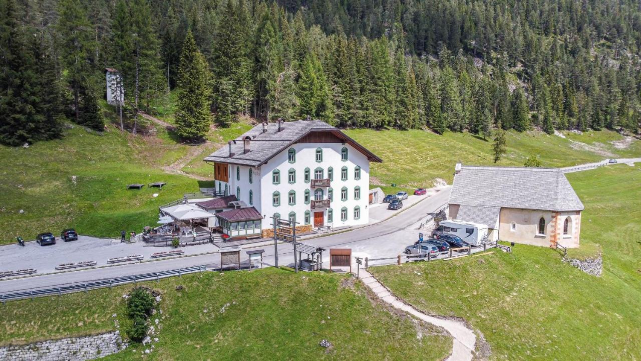 Hotel Rifugio Ospitale Cortina d'Ampezzo Exterior foto